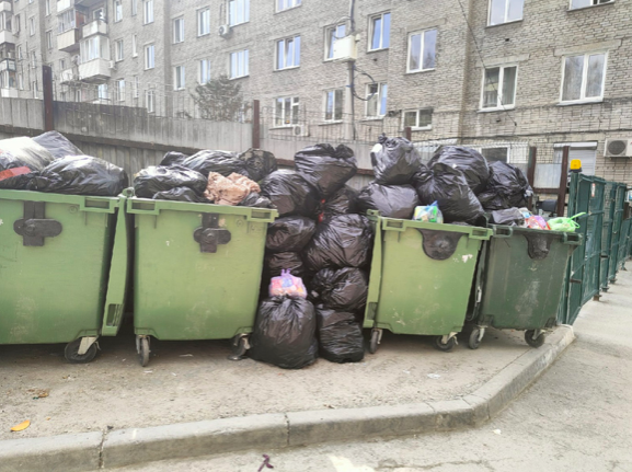 Фото Запах забастовки: Новосибирск начал тонуть в отходах на второй день протеста мусорщиков 2